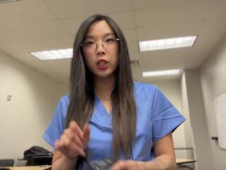 Creepy profesor convinces mladý ázijské lekárske lekárske osoba na súložiť na dostať ahead