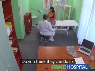 Fakehospital krūtainas inviting pieaugušais mammīte palīdz the medicīnas studenti persona relieve xxx filma vids