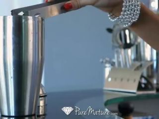 Hd puremature - екзотична anissa кейт serves drinks від її манда