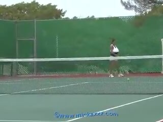 Minka - напълно гол тенис 2010, безплатно ххх видео 82