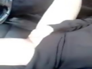Fantastisks brunete runājošs un mirgo uz viņai automašīna: bezmaksas sekss filma b3