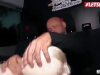 Letsdoeit - ihar saksa hotties sõitma a middle-aged munn sisse a seks video buss