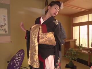 Momen jag skulle vilja knulla tar ner henne kimono för en stor balle: fria högupplöst smutsiga filma 9f