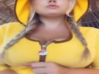 Milch geben blond zöpfe zöpfe pikachu saugt & spits milch auf riesig brüste prellen auf dildo snapchat erwachsene film zeigt an