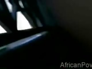 Турист стрічки недосвідчена африканська gf смокче його величезний дон