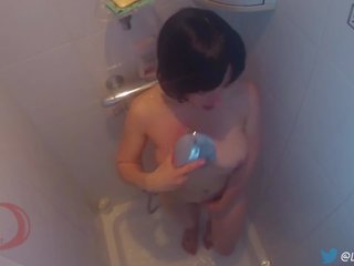 Step-mom tutulan droçit etmek in duş by spycam #homemade#amateur#orgasm