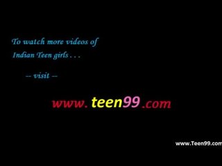 Teen99.com - індійська село sweetheart smooching suitor в назовні