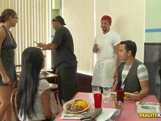 Dinero talks crew es running un restaurant