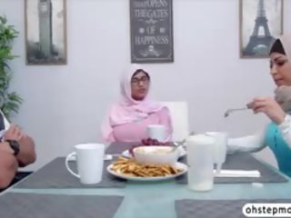 Muslim tonåren sweetheart blir förförd