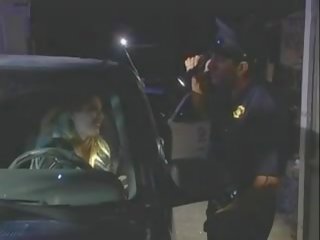 Stechpalme hollywood wird pulled über und gefickt von polizist