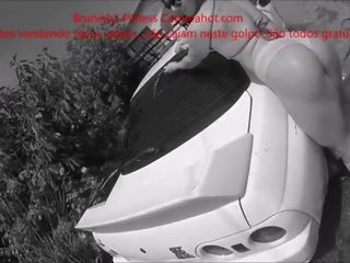 Bil tvätta med striptease vid trädgårds våt skjorta - peladinha lavando o carro